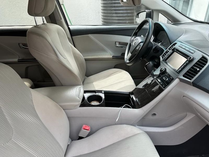 Thumbnail 5 of 2014 Toyota Venza